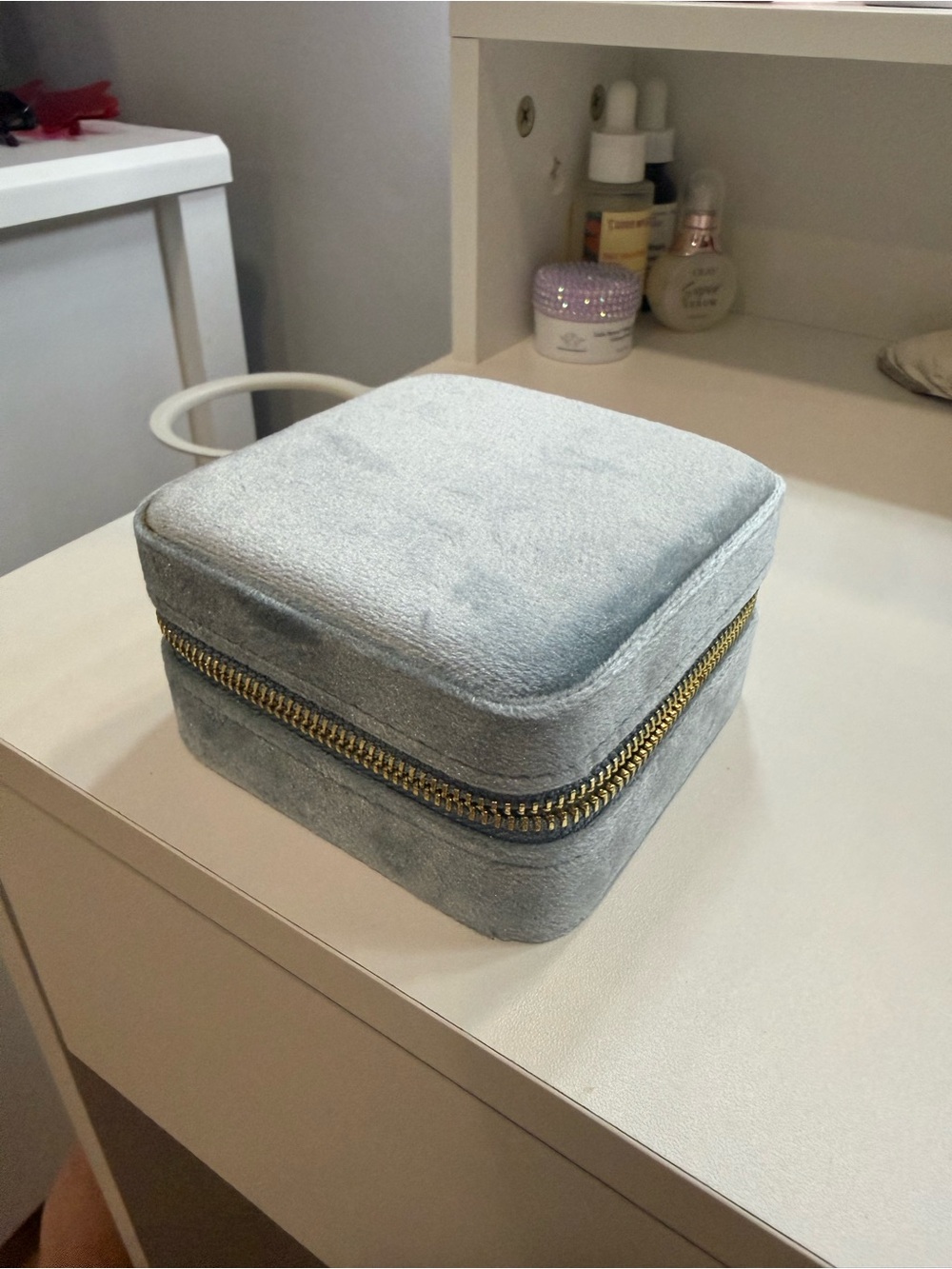 Amazon Velvet Jewelry Box - Light Gray with Gold Zipper